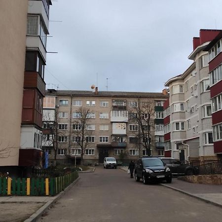 2-Х Комнатная Квартира Korosten Extérieur photo
