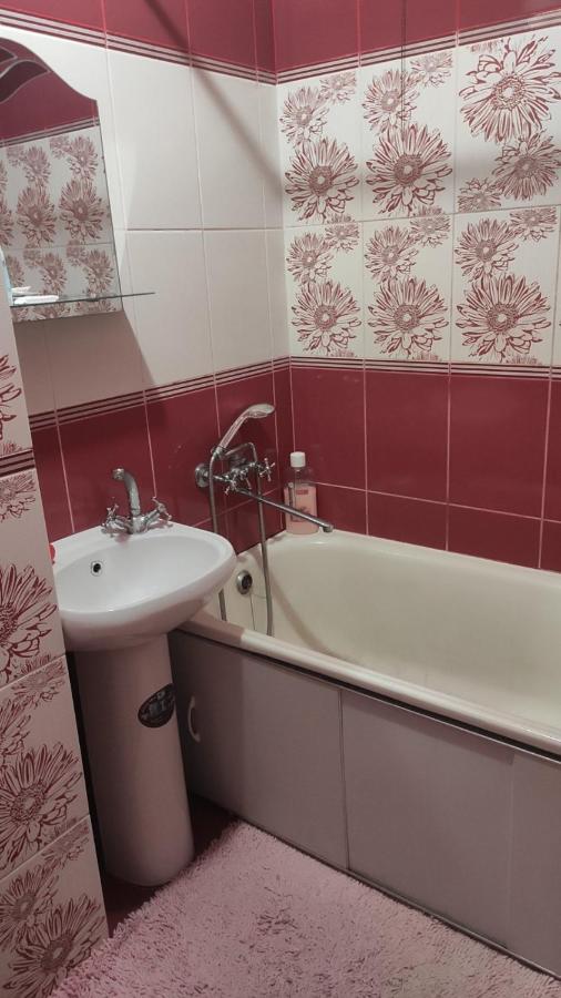 2-Х Комнатная Квартира Korosten Extérieur photo