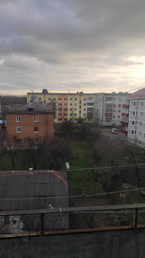 2-Х Комнатная Квартира Korosten Extérieur photo