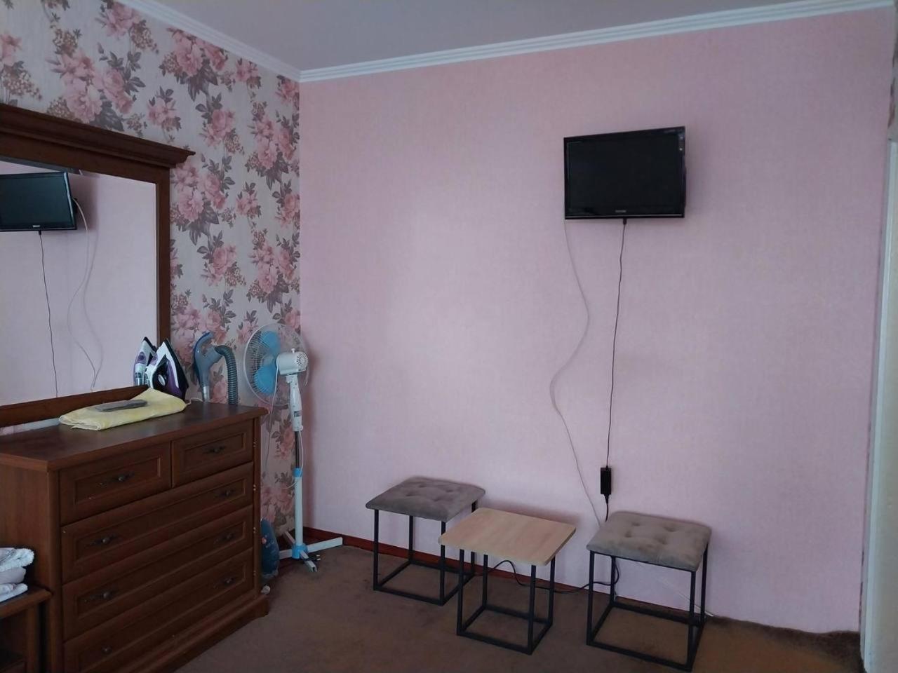 2-Х Комнатная Квартира Korosten Extérieur photo