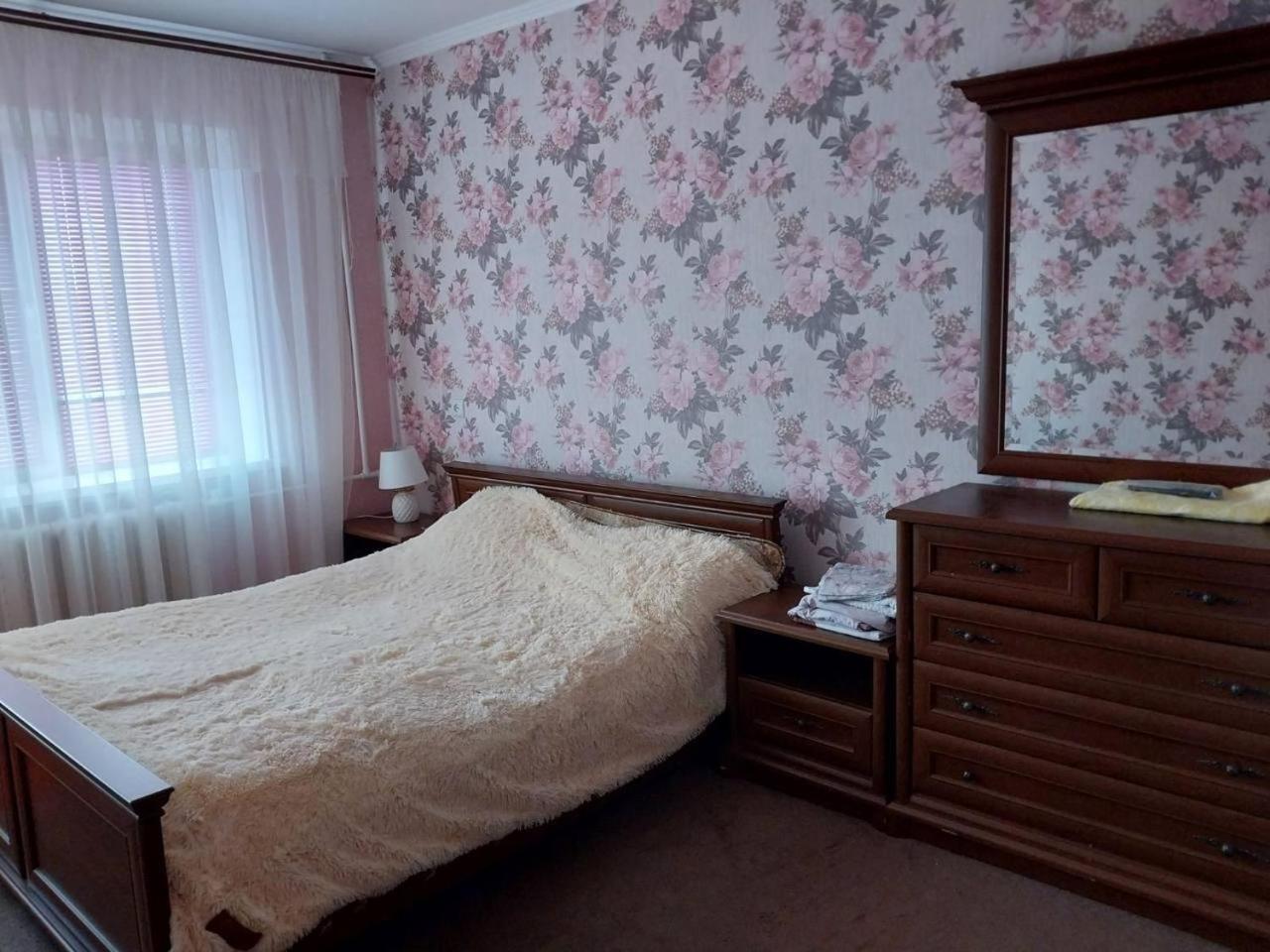 2-Х Комнатная Квартира Korosten Extérieur photo